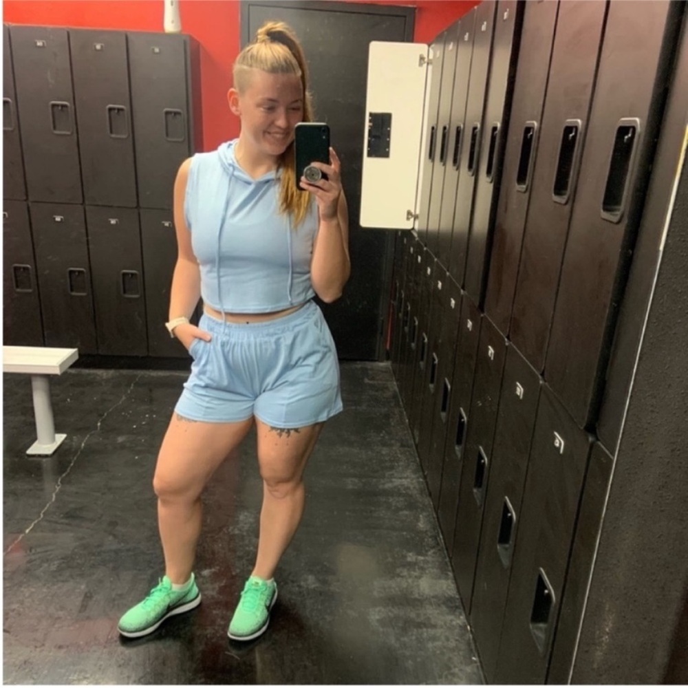 NWOT Blue hooded crop top vest and shorts with pockets workout lounge set - Picture 5 of 11
